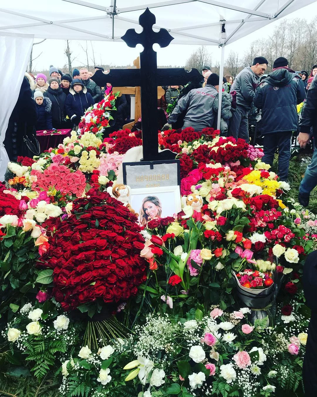 Похороны и могила Юлии Началовой
